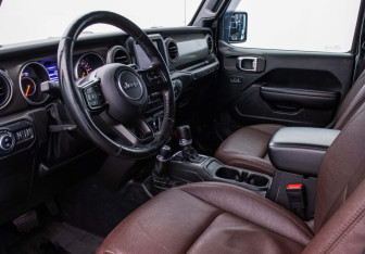Подержанный автомобиль Jeep Wrangler 2018 года (9 фото)