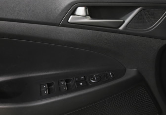 Подержанный автомобиль Hyundai Tucson 2017 года (17 фото)