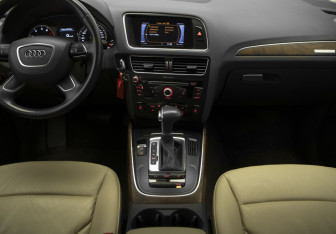 Подержанный автомобиль Audi Q5 2013 года (20 фото)