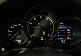 Подержанный автомобиль Porsche Macan 2014 года (11 фото)