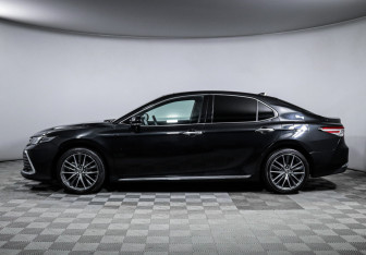 Подержанный автомобиль Toyota Camry Sedan 2023 года (8 фото)