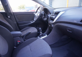 Подержанный автомобиль Hyundai Solaris Sedan 2011 года (11 фото)