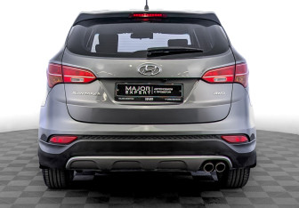 Подержанный автомобиль Hyundai Santa Fe 2014 года (6 фото)