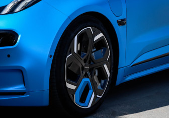 Подержанный автомобиль Zeekr 001 2022 года (12 фото)