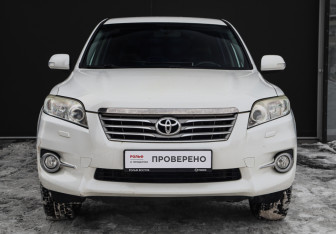 Подержанный автомобиль Toyota RAV4 2011 года (2 фото)