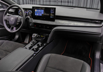 Подержанный автомобиль Toyota Camry Sedan 2024 года (11 фото)