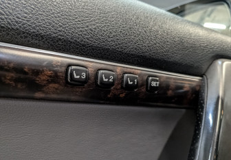 Подержанный автомобиль Toyota Land Cruiser Suv 2010 года (25 фото)
