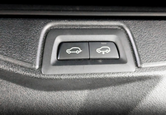 Подержанный автомобиль BMW X7 2022 года (28 фото)