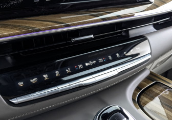Подержанный автомобиль Cadillac Escalade Suv 2021 года (21 фото)