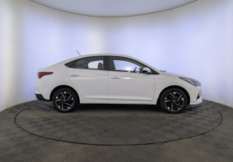 Подержанный автомобиль Hyundai Solaris Sedan 2022 года (4 фото)
