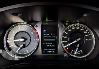 Подержанный автомобиль Toyota Hilux 2020 года (13 фото)