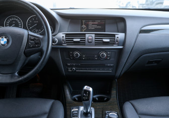 Подержанный автомобиль BMW X3 2014 года (14 фото)