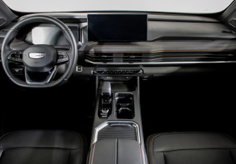 Подержанный автомобиль Geely Okavango 2024 года (12 фото)