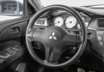Подержанный автомобиль Mitsubishi Lancer Sedan 2007 года (15 фото)
