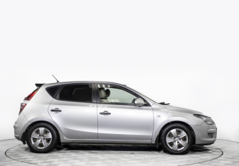 Подержанный автомобиль Hyundai i30 Hatchback 2010 года (4 фото)