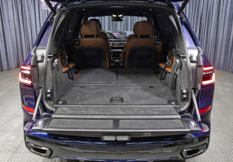 Подержанный автомобиль BMW X7 2022 года (10 фото)