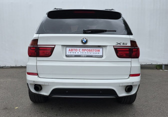 Подержанный автомобиль BMW X5 2011 года (6 фото)
