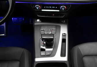 Подержанный автомобиль Audi Q5 2020 года (19 фото)