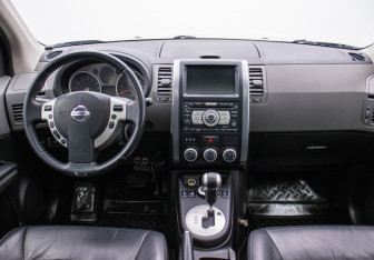 Подержанный автомобиль Nissan X-Trail 2008 года (13 фото)