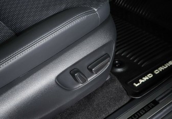 Подержанный автомобиль Toyota Land Cruiser Suv 2021 года (17 фото)