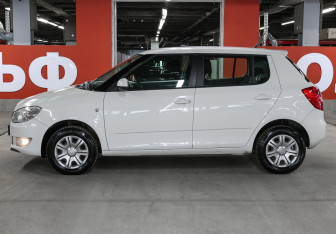 Подержанный автомобиль Skoda Fabia Hatchback 2013 года (8 фото)