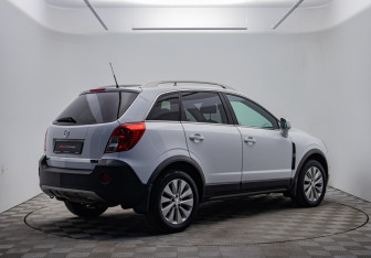 Подержанный автомобиль Opel Antara 2014 года (5 фото)