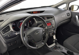 Подержанный автомобиль Kia Ceed Wagon 2018 года (15 фото)