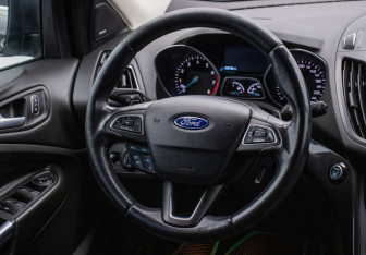 Подержанный автомобиль Ford Kuga 2018 года (15 фото)