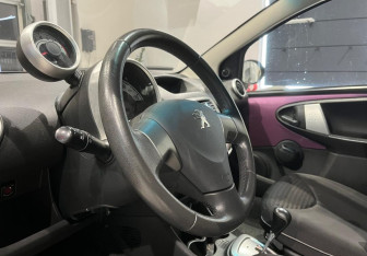 Подержанный автомобиль Peugeot 107 2012 года (10 фото)
