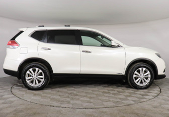 Подержанный автомобиль Nissan X-Trail 2017 года (4 фото)