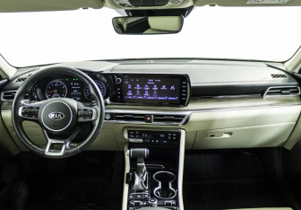 Подержанный автомобиль Kia K5 2021 года (12 фото)