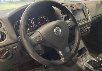 Подержанный автомобиль Volkswagen Tiguan 2010 года (13 фото)