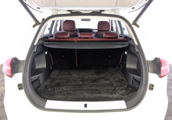 Подержанный автомобиль Hongqi HS5 2022 года (10 фото)