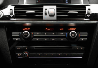 Подержанный автомобиль BMW X4 2015 года (25 фото)