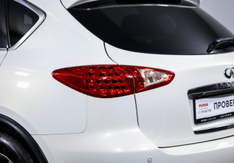 Подержанный автомобиль Infiniti EX 2012 года (17 фото)