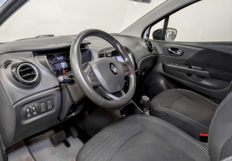 Подержанный автомобиль Renault Kaptur 2018 года (16 фото)