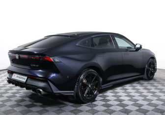 Подержанный автомобиль Changan UNI-V 2023 года (5 фото)