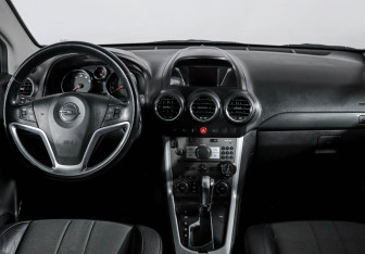 Подержанный автомобиль Opel Antara 2014 года (12 фото)