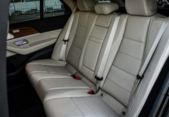 Подержанный автомобиль Mercedes-Benz GLE 2023 года (13 фото)