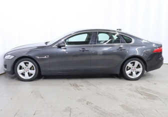 Подержанный автомобиль Jaguar XF Sedan 2019 года (8 фото)