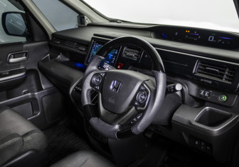 Подержанный автомобиль Honda Stepwgn 2021 года (10 фото)