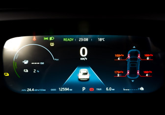 Подержанный автомобиль Москвич 3е 2023 года (13 фото)