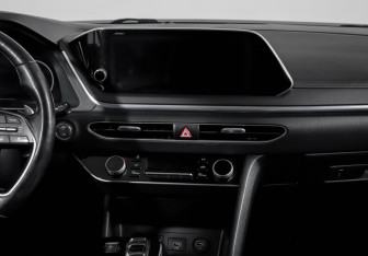 Подержанный автомобиль Hyundai Sonata 2019 года (13 фото)