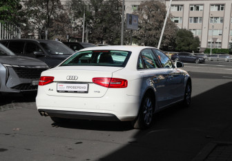 Подержанный автомобиль Audi A4 Sedan 2012 года (4 фото)