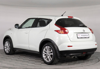 Подержанный автомобиль Nissan Juke 2011 года (4 фото)