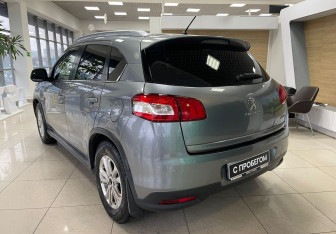 Подержанный автомобиль Peugeot 4008 2012 года (7 фото)