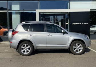 Подержанный автомобиль Toyota RAV4 2008 года (4 фото)