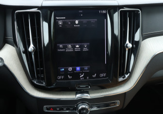 Подержанный автомобиль Volvo XC60 2020 года (17 фото)