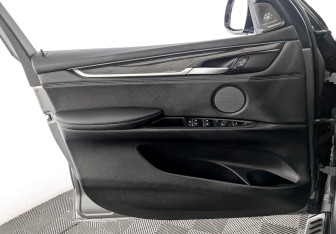 Подержанный автомобиль BMW X5 2016 года (19 фото)