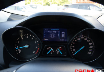 Подержанный автомобиль Ford Kuga 2013 года (9 фото)